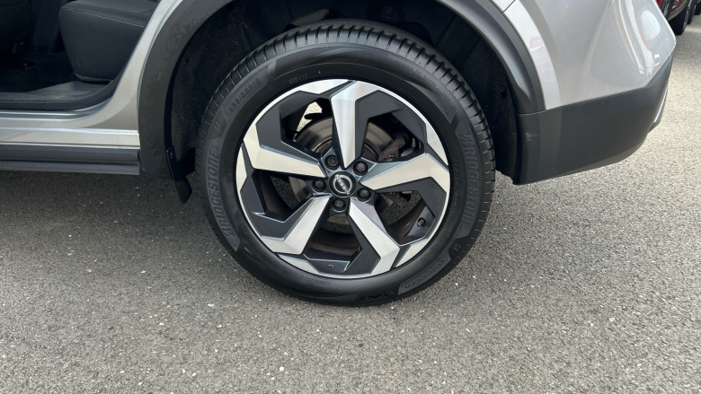 Nissan Qashqai 1.3 DiG-T MH N-Connecta 5dr Petrol Hatchback